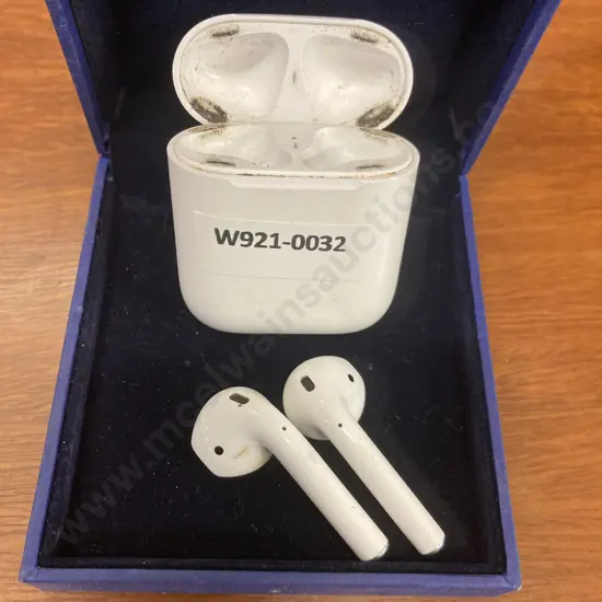 Apple AirPods With Charging Case (Model A1602)